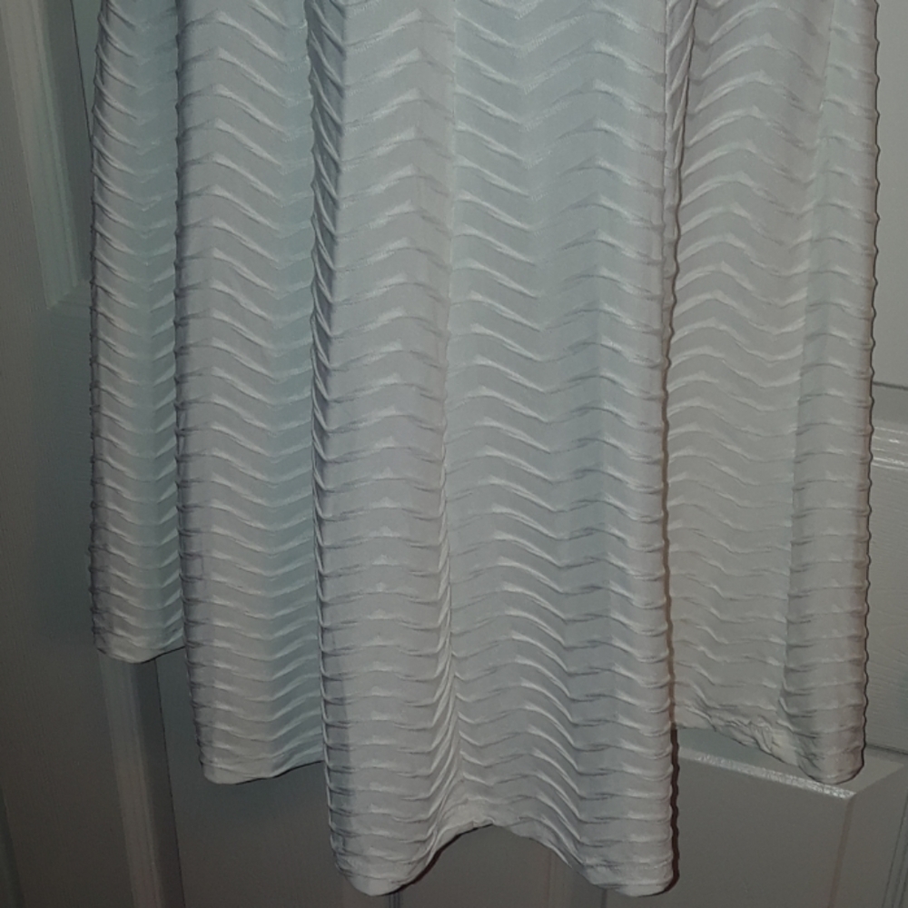 Dress - Picture 3 of 5